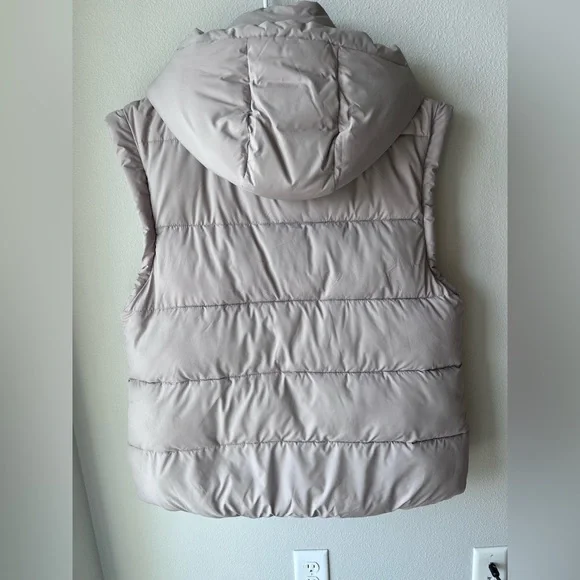 Abercrombie & Fitch YPB Oversized Gray Puffer Vest. Women’s Size XL - Picture 3 of 5